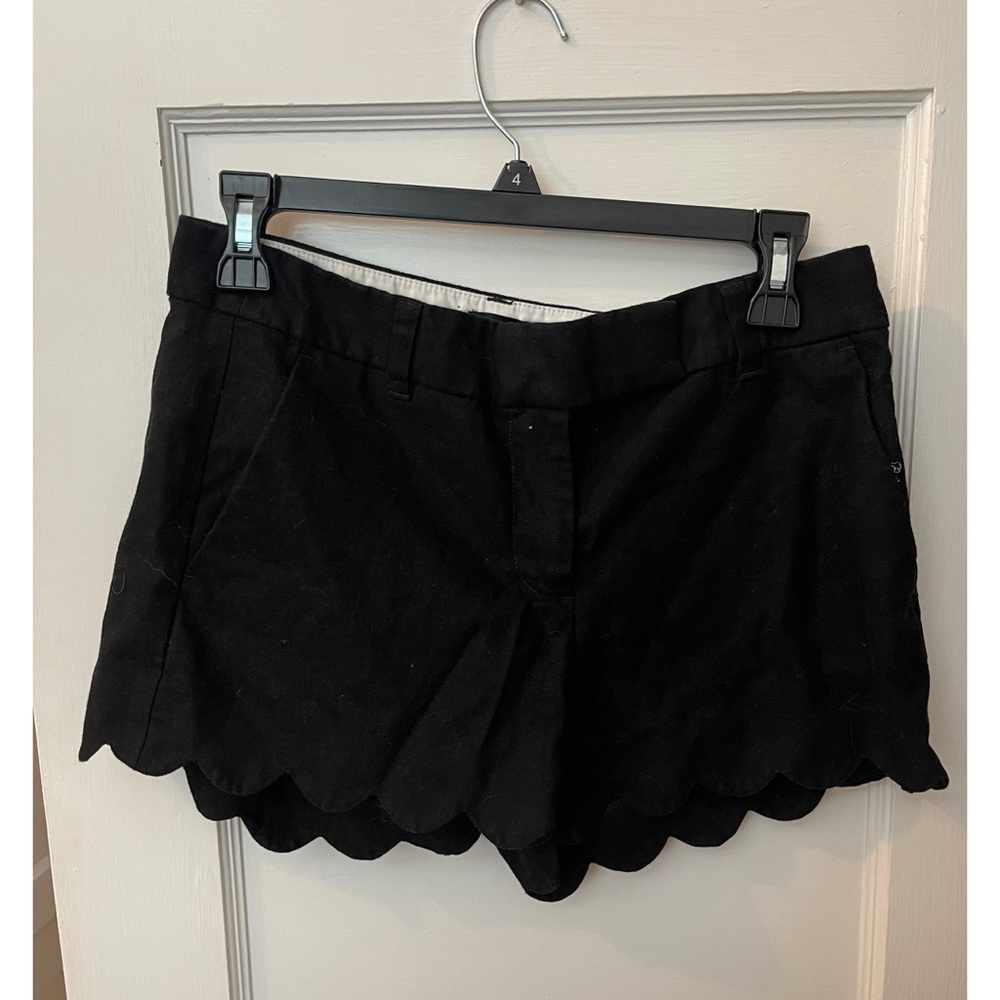 Scalloped black shorts